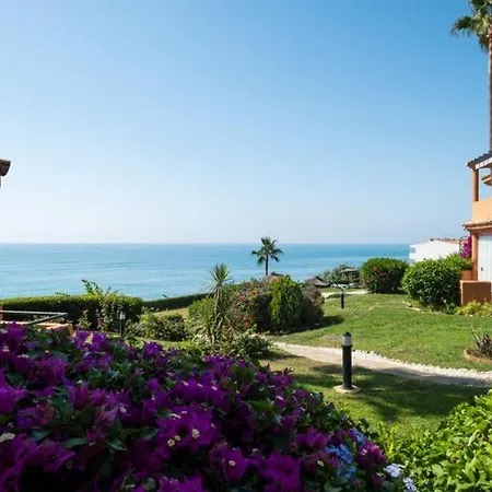Lejlighed Beachfront 3br Townhouse With Pool In Estepona