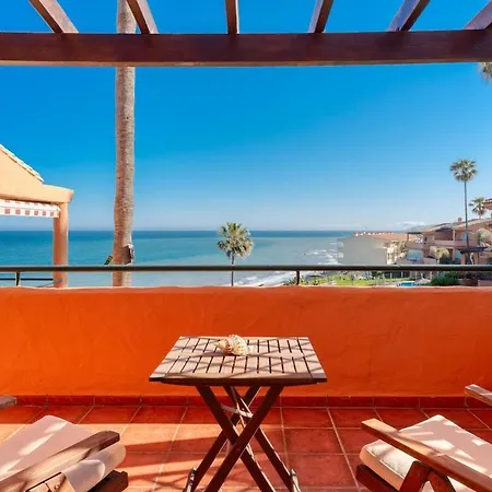Beachfront 3br Townhouse With Pool In Апартаменти *