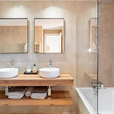 Beachfront 3br Townhouse With Pool In 公寓 埃斯特波纳