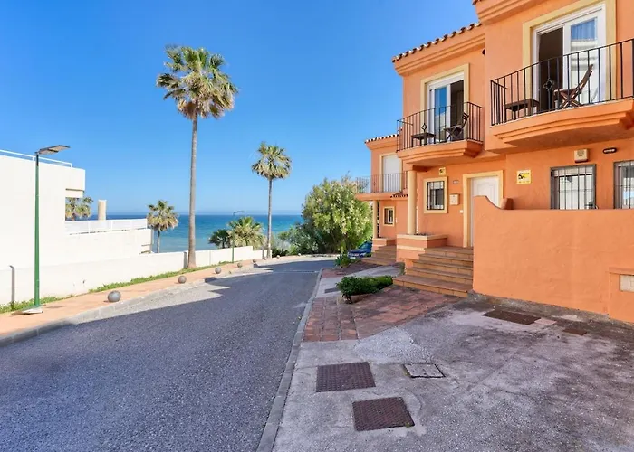 Daire Beachfront 3br Townhouse With Pool In Estepona