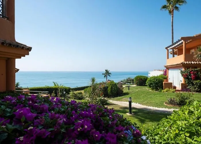 Daire Beachfront 3br Townhouse With Pool In Estepona