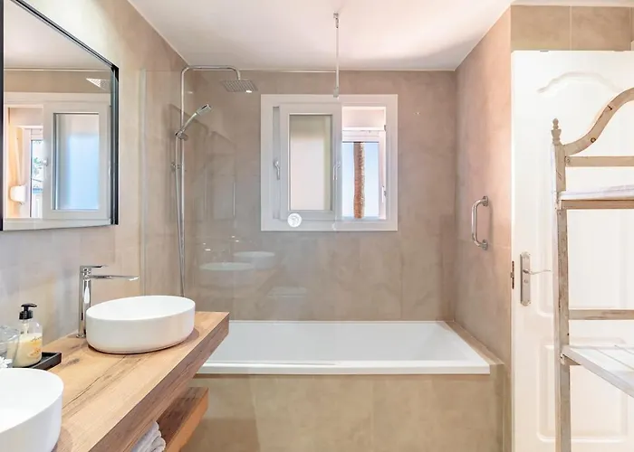 Beachfront 3br Townhouse With Pool In