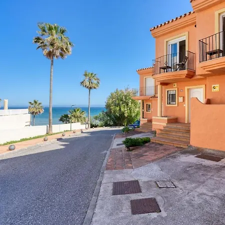 Apartamento Beachfront 3br Townhouse With Pool In Estepona